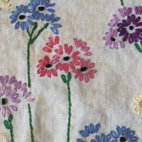 Vintage Hand Embroidered Dresser or Chest of Drawers Scarf - Picture 6 of 11